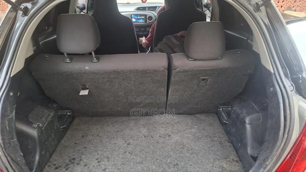 Toyota Vitz 1.3 FWD 5dr 2012 Black