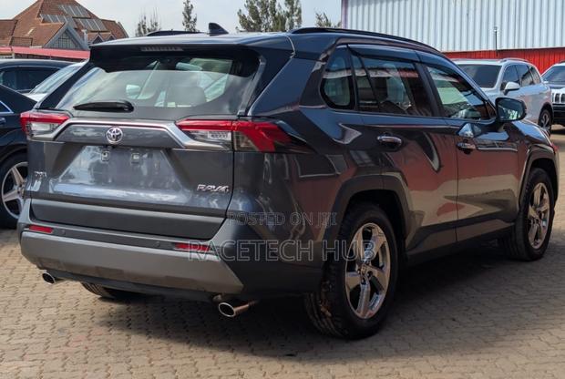 Toyota RAV4 XLE Premium FWD 2019 Black