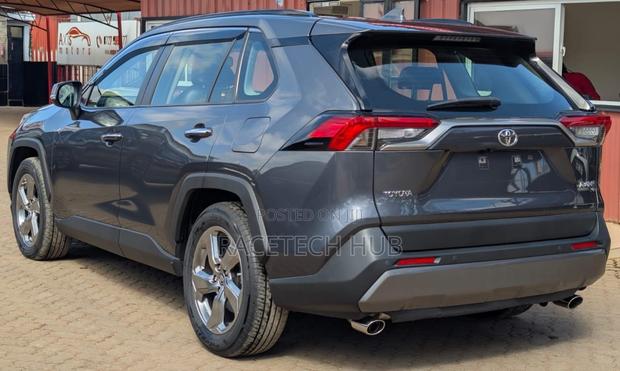 Toyota RAV4 XLE Premium FWD 2019 Black