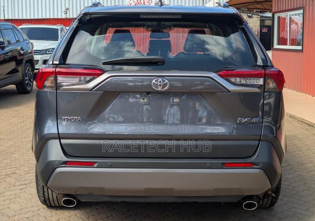 Toyota RAV4 XLE Premium FWD 2019 Black
