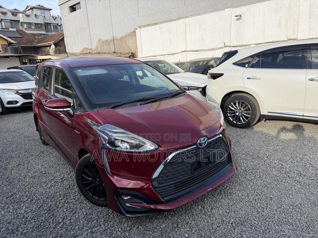 Toyota Sienta 1.5 Hybrid FWD 2020 Maroon