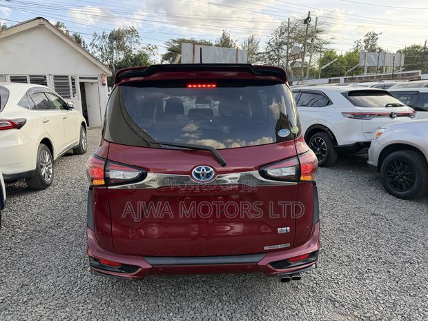 Toyota Sienta 1.5 Hybrid FWD 2020 Maroon