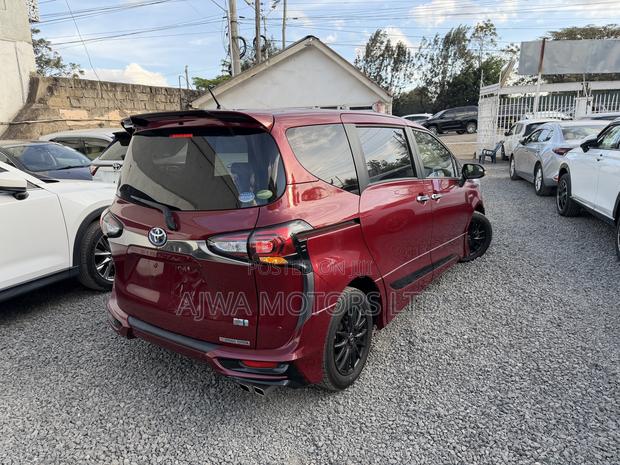 Toyota Sienta 1.5 Hybrid FWD 2020 Maroon