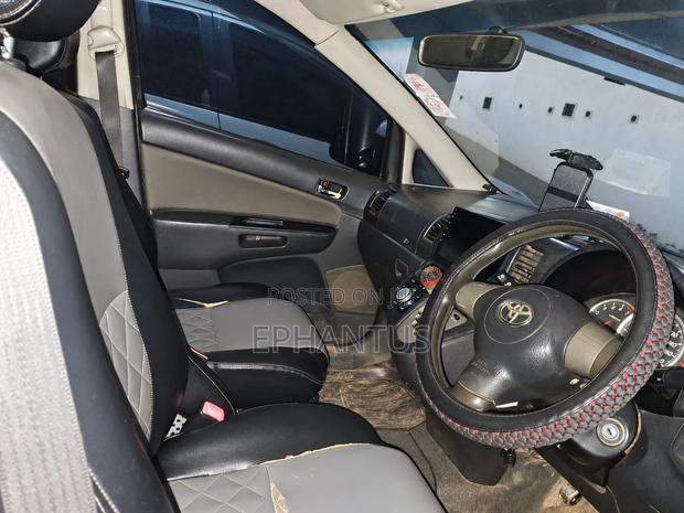 Toyota Wish 2007 Gold