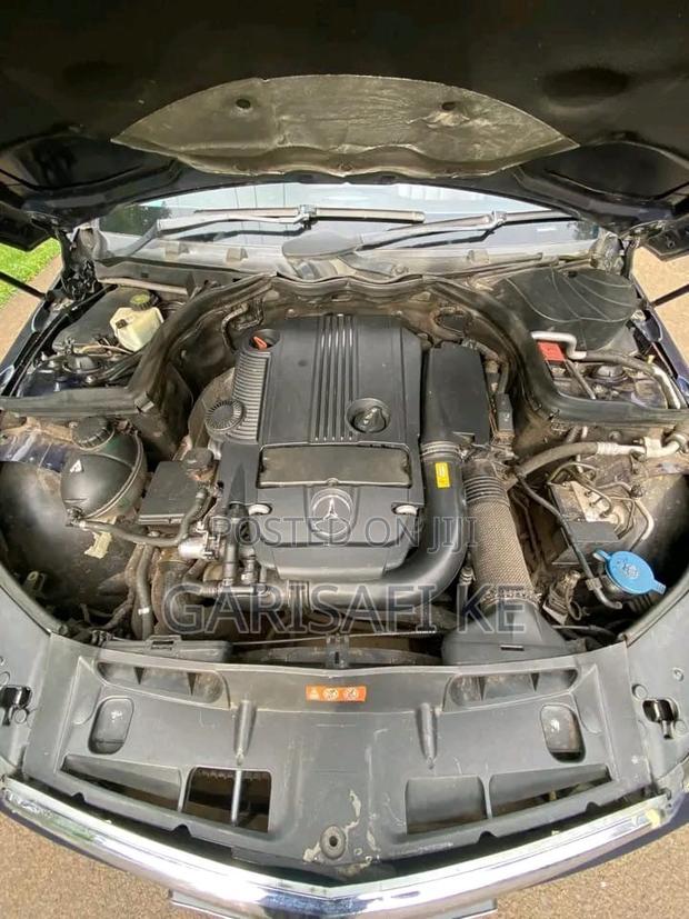 Mercedes-Benz C200 2010 Blue