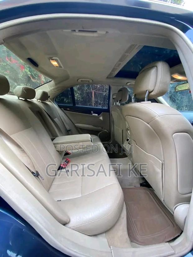 Mercedes-Benz C200 2010 Blue