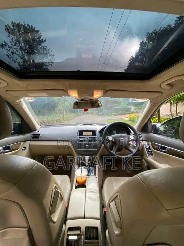 Mercedes-Benz C200 2010 Blue