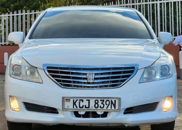 Toyota Crown 2009 White