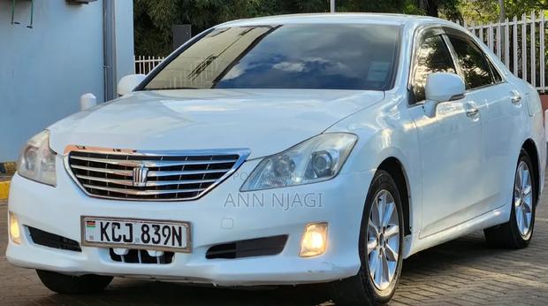 Toyota Crown 2009 White
