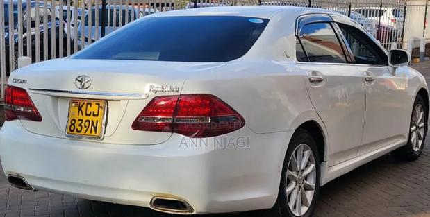 Toyota Crown 2009 White