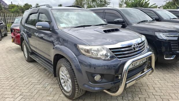 Toyota Fortuner 3.0 D AWD 2013 Gray