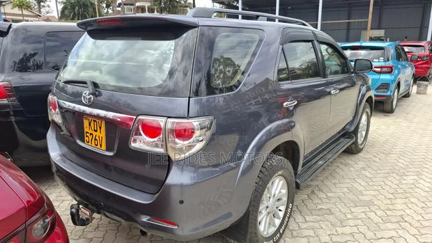 Toyota Fortuner 3.0 D AWD 2013 Gray