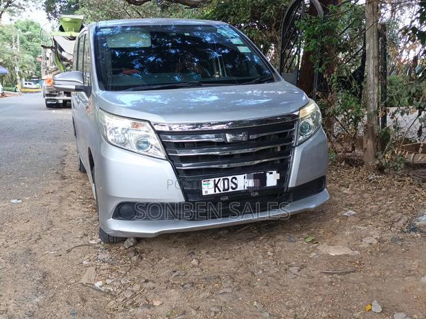 Toyota Noah 2.0 FWD (8 Seater) 2017 Silver