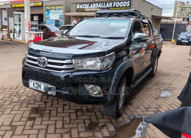 Toyota Hilux Revo Double Cab Deisel 2.4 AWD 2017 Black