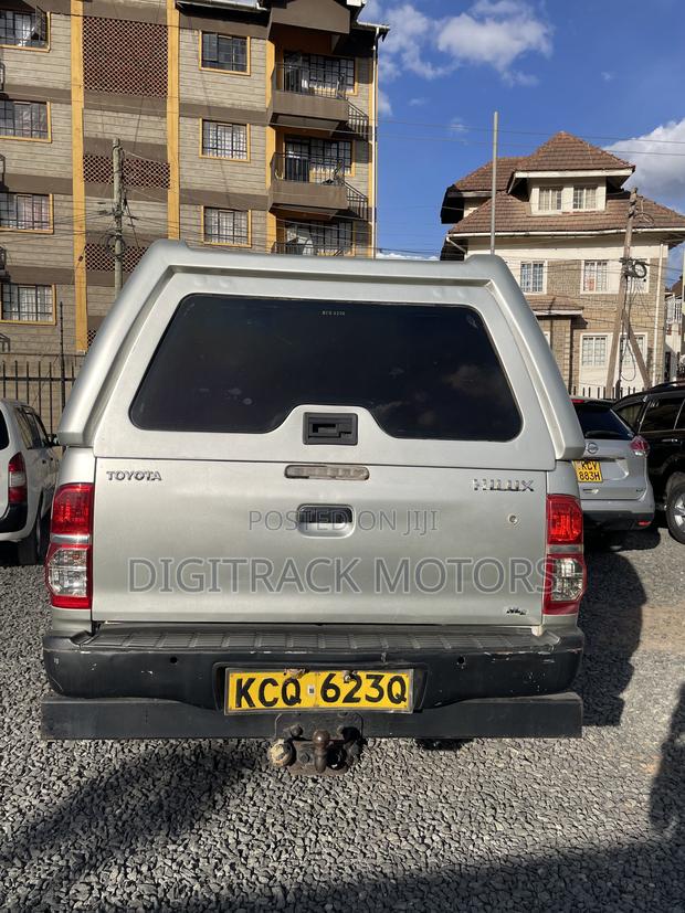 Toyota Hilux 2011 Silver