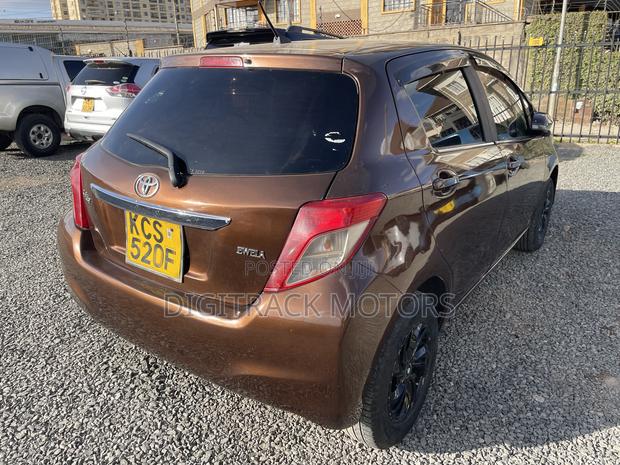 Toyota Vitz 1.3 FWD 3dr 2012 Brown
