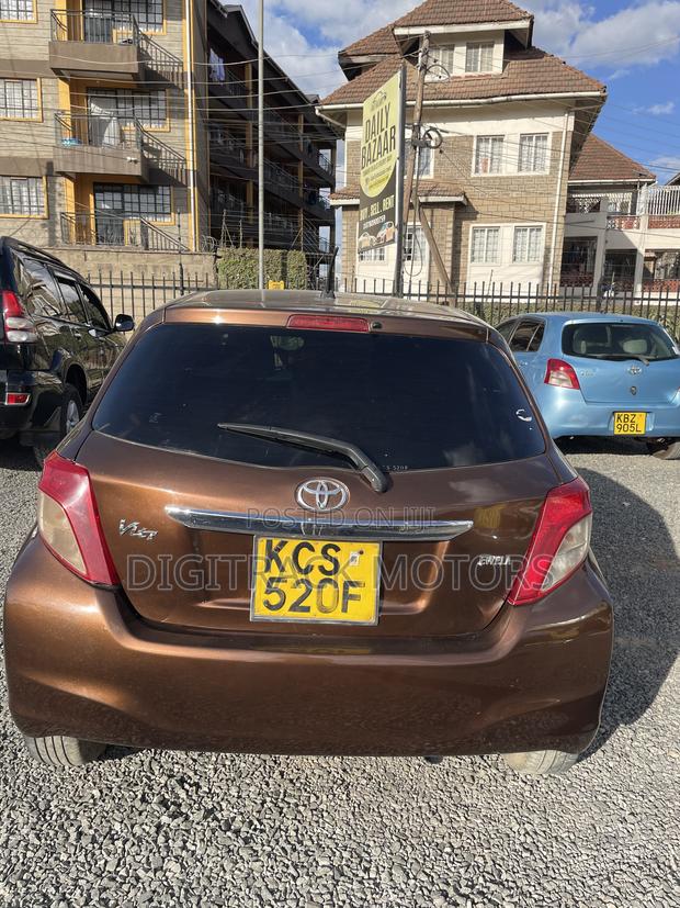Toyota Vitz 1.3 FWD 3dr 2012 Brown