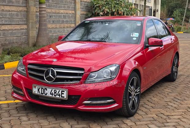 Mercedes-Benz C180 2014 Red