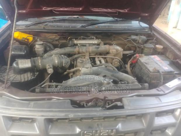 Isuzu D-MAX 2011 Maroon