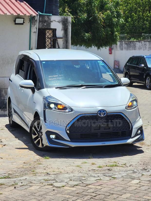 Toyota Sienta 1.5 AWD 2019 Pearl