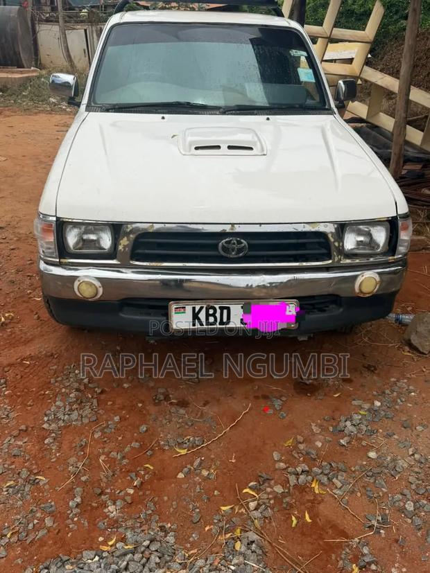 Toyota Hilux 2003 White