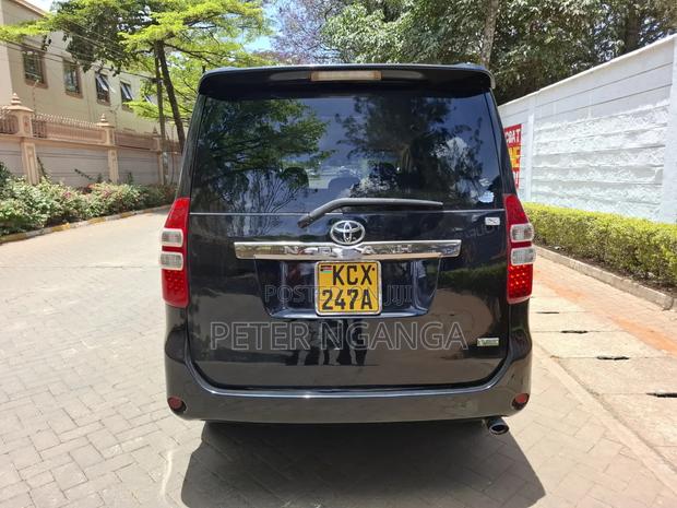 Toyota Noah 2.0 158hp FWD (8 Seater) 2012 Black