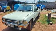 Toyota Hilux 2000 Pearl for sale