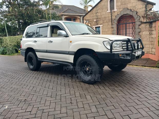 Toyota Land Cruiser 2004 White