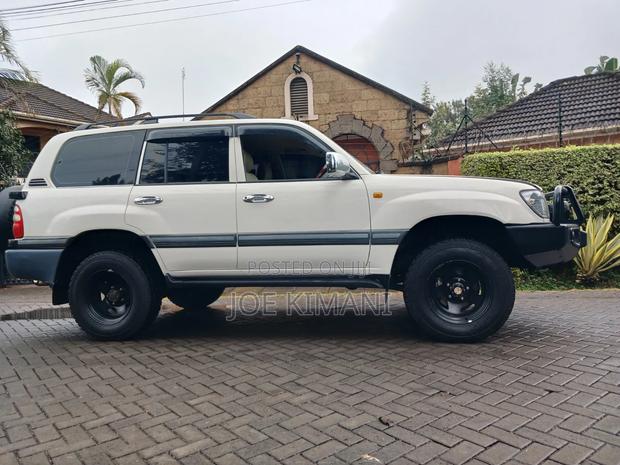 Toyota Land Cruiser 2004 White