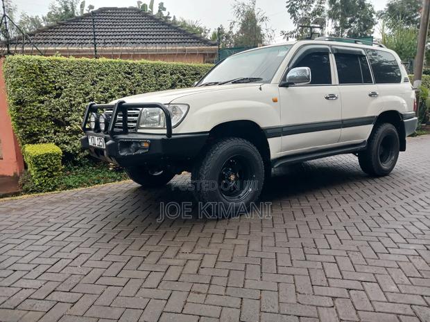Toyota Land Cruiser 2004 White