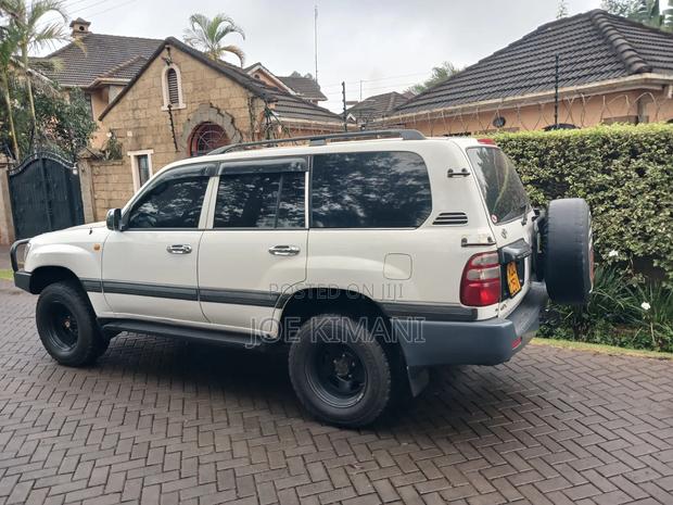 Toyota Land Cruiser 2004 White