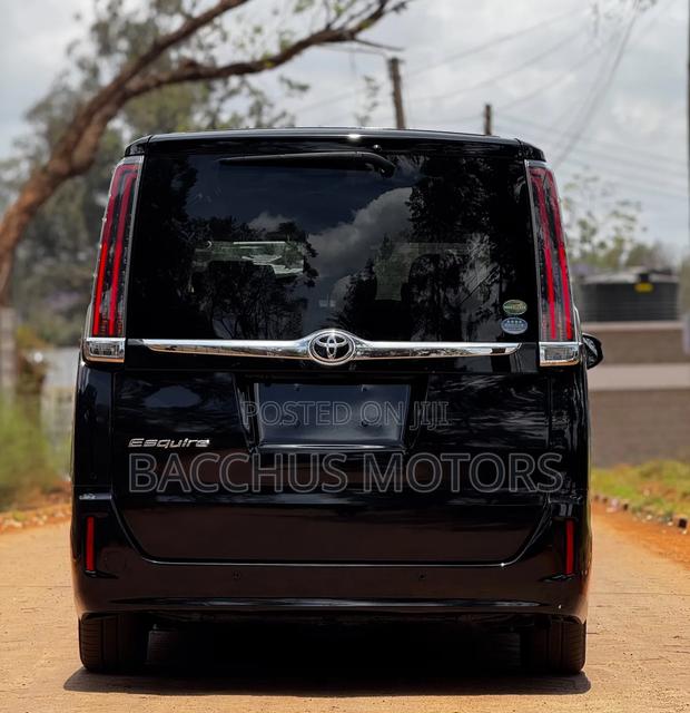 Toyota Esquire 2.0 FWD (8 seater) 2019 Black