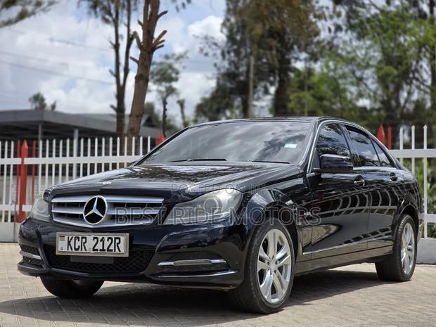 Mercedes-Benz C200 2011 Black
