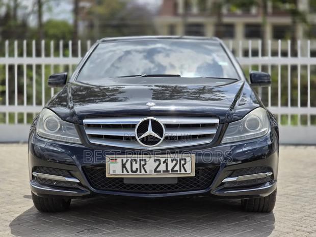 Mercedes-Benz C200 2011 Black