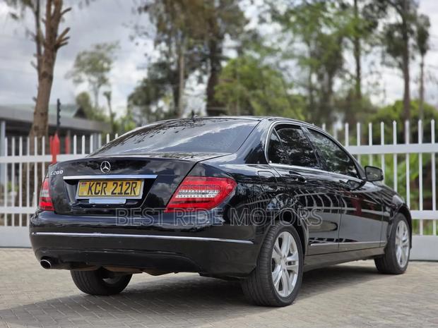 Mercedes-Benz C200 2011 Black