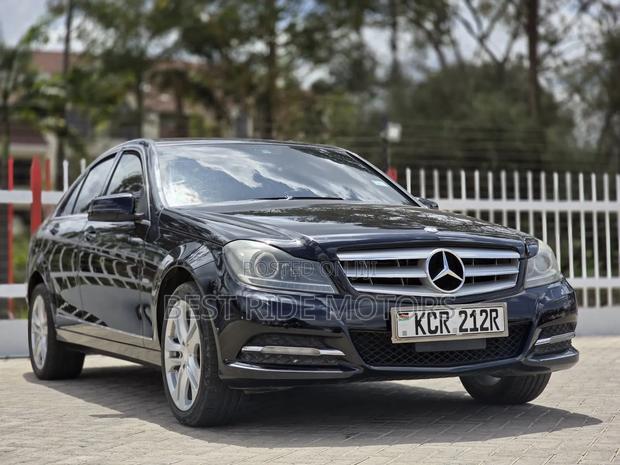 Mercedes-Benz C200 2011 Black