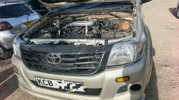 Toyota Hilux 2014 Brown