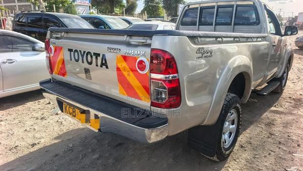 Toyota Hilux 2014 Brown