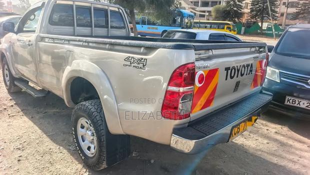 Toyota Hilux 2014 Brown
