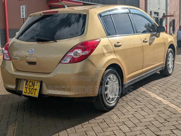 Nissan Tiida 2010 Gold