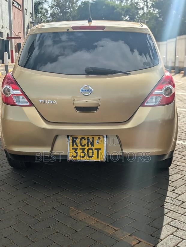 Nissan Tiida 2010 Gold