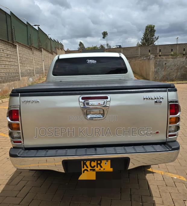 Toyota Hilux 2011 Ivory