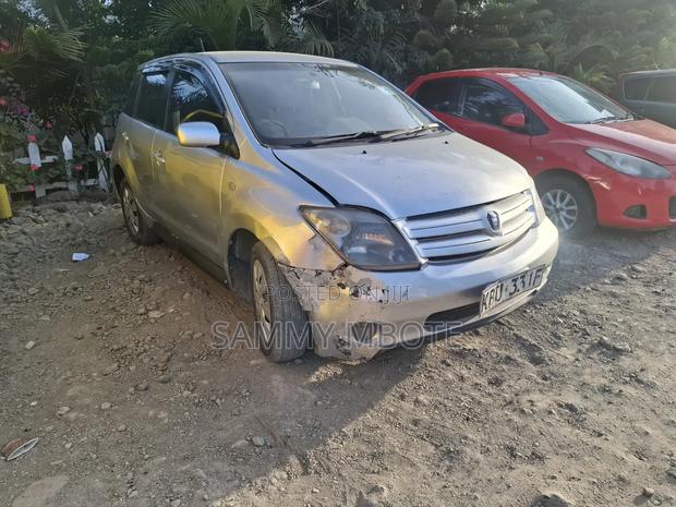 Toyota IST 2006 Silver