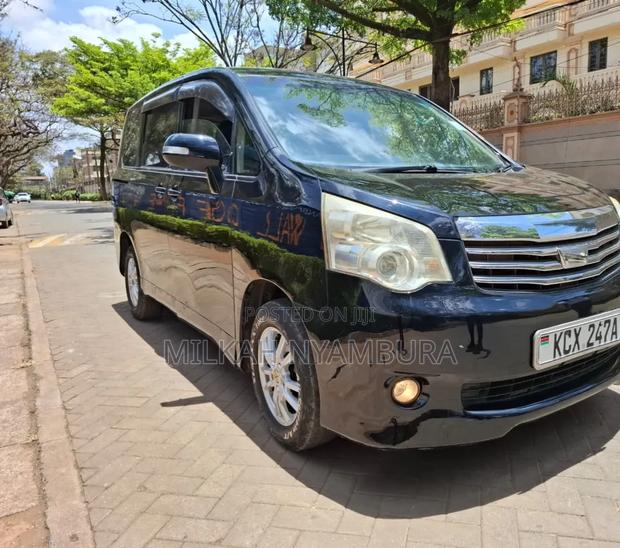 Toyota Noah 2012 Black