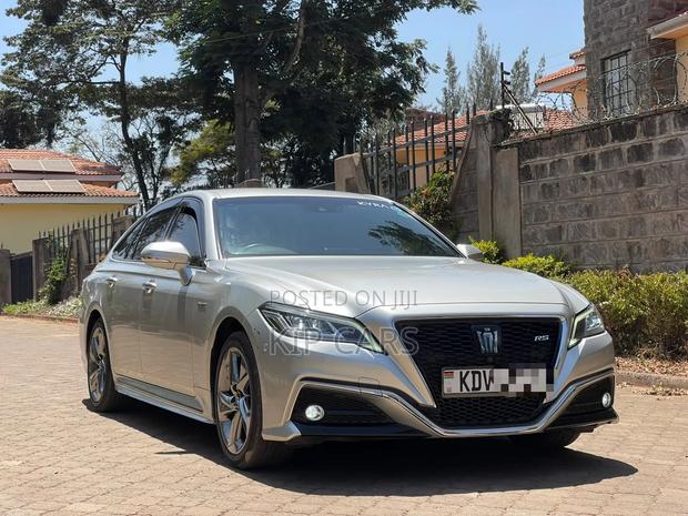 Toyota Crown 2018 Silver