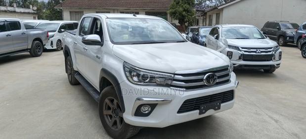 Toyota Hilux 2020 White