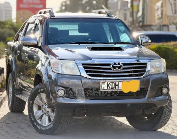Toyota Hilux 2015 Silver