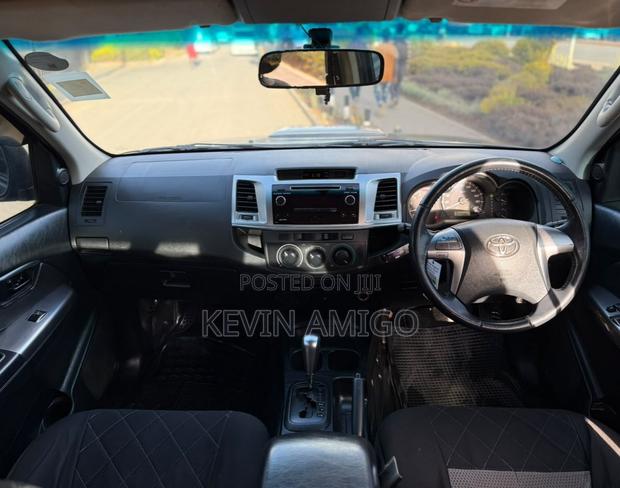 Toyota Hilux 2015 Silver