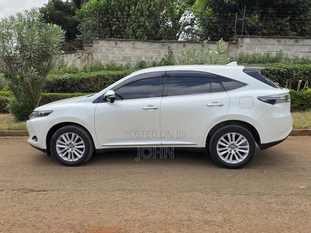 Toyota Harrier 2.0 2016 White