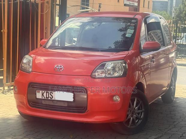 Toyota Porte 2017 Orange